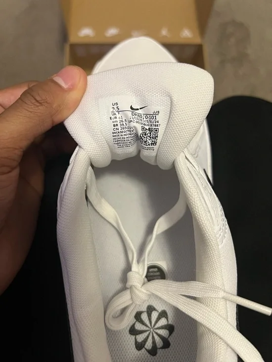 Nike WMNS Air Max 90 White/Black Box Label - Picture 2 of 3